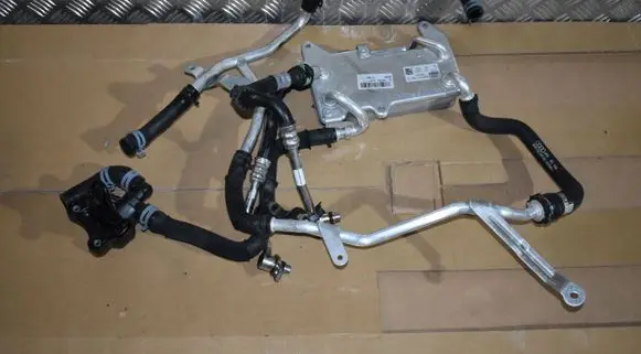 Porsche Cayenne (9Y0 9Y3) Engine oil radiator 