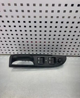 Volkswagen PASSAT B6 Electric window control switch 3C1867171B