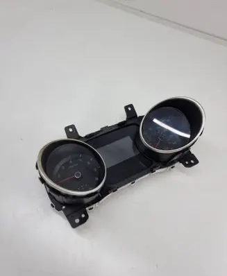 Speedometer (instrument cluster)
