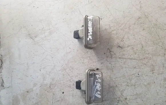 Toyota Avensis T250 Number plate light