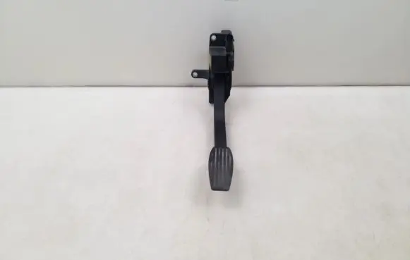 Iveco Daily 4th gen Accelerator throttle pedal 504061735
