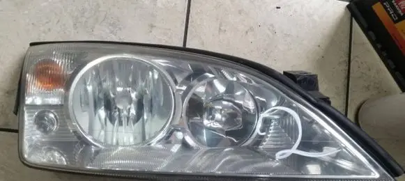 Ford Mondeo Mk III Headlight/headlamp 1S7113005AM 0301174202