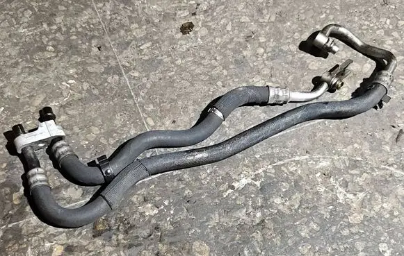 BMW 1 E82 E88 Turbo turbocharger oiling pipe/hose 7573274 7573273
