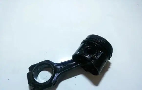 Ford Fiesta Piston with connecting rod
