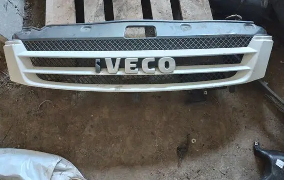 Iveco Daily 45 - 49.10 Front bumper upper radiator grill