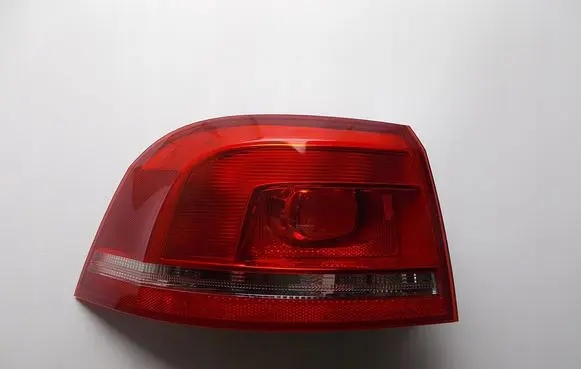 Volkswagen PASSAT B7 Rear/tail lights 3AF945095