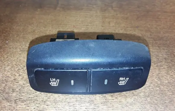 Hyundai Tucson JM Seat heating switch 933212E000