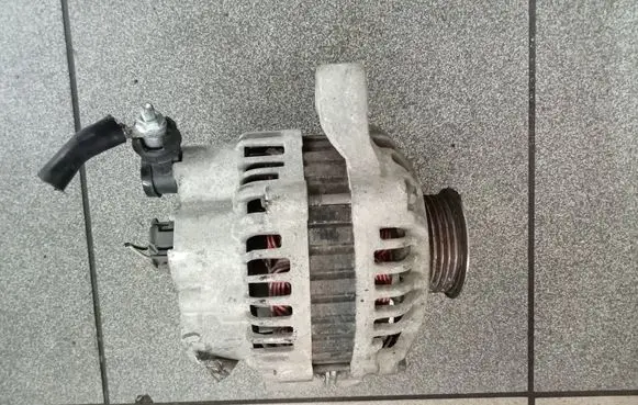 Suzuki Swift I Generator/alternator 13781N