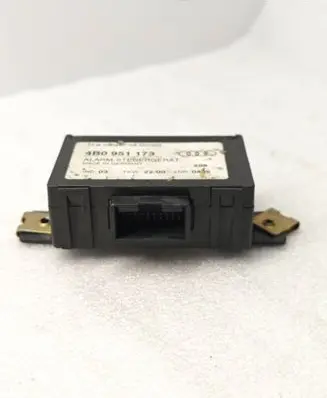 Audi A4 S4 B5 8D Alarm control unit/module 4B0951173