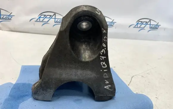 Audi Q7 4L Engine mounting bracket 7l6199307a