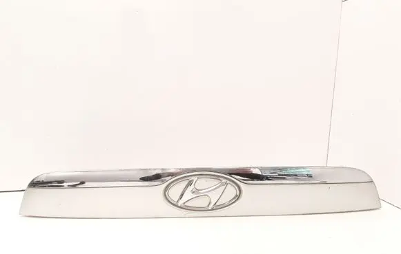 Trunk door license plate light bar