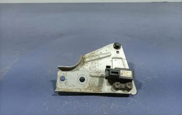 Suzuki Grand Vitara I Airbag deployment crash/impact sensor 33945-82C10