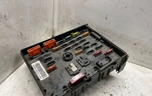 Volkswagen PASSAT B6 Fuse module 3C0837125