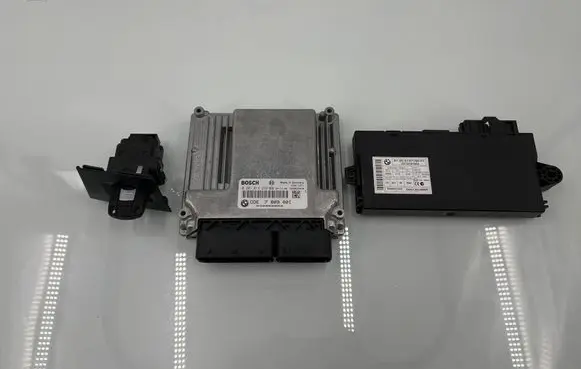 BMW 3 E90 E91 Engine ECU kit and lock set 0281014239 030068850 7809001
