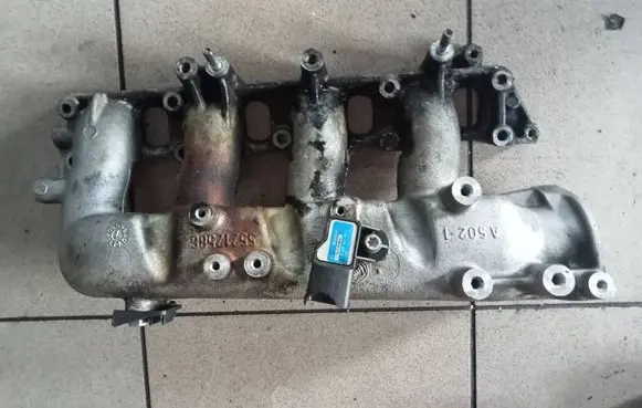 Opel Zafira B Intake manifold 55212586
