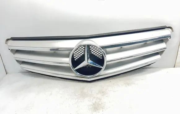 Mercedes-Benz C W204 Front bumper upper radiator grill A2048800023