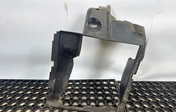 Audi Q7 4L Intercooler air channel guide 4L0117335F