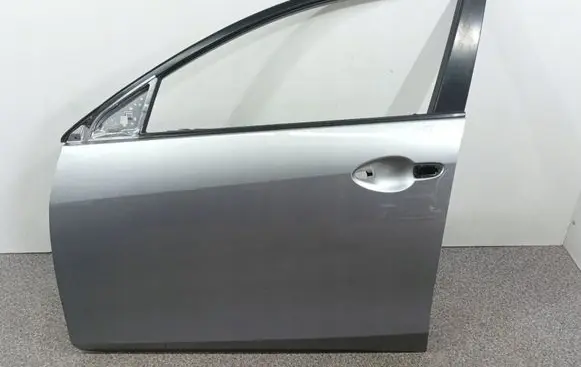 Mazda 3 II Front door