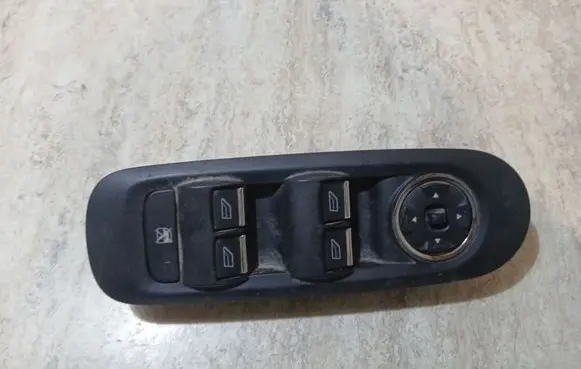 Ford S-MAX Electric window control switch 7S7T14A132AB