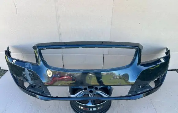 Volvo V70 Front bumper 31353444