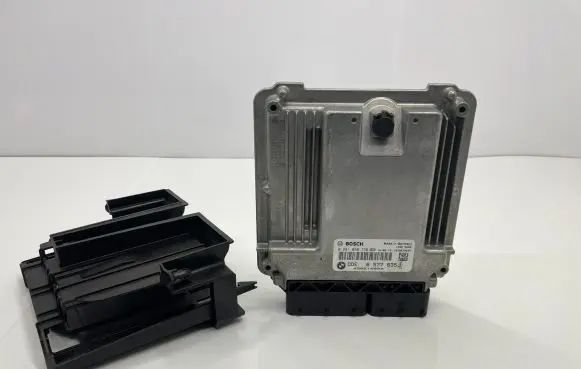 BMW 7 F01 F02 F03 F04 Engine control unit/module 8577835 0281030736 030216052