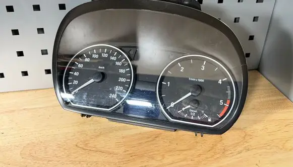 BMW 1 E81 E87 Speedometer (instrument cluster) 9187046 918704602 170199443
