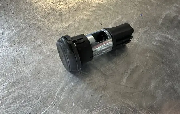 Peugeot 3008 I 12 V Socket (front) 9665277677
