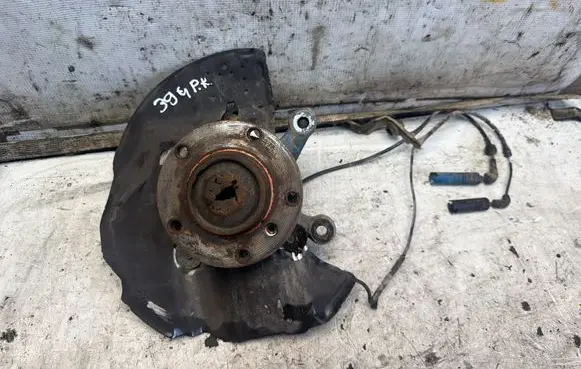 BMW 3 E46 Front wheel hub spindle knuckle