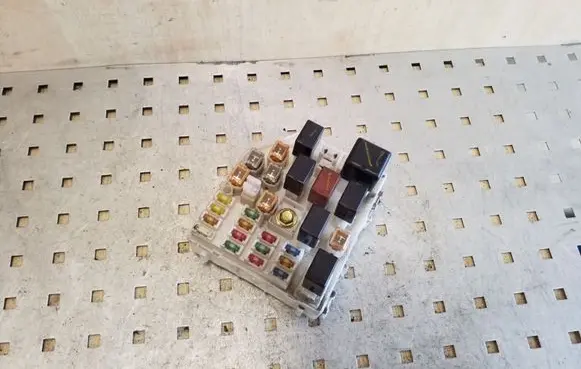Toyota RAV 4 (XA20) Fuse module