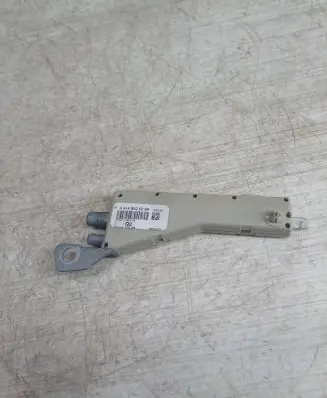 Mercedes-Benz Vaneo W414 Aerial antenna amplifier A4148200089 12401801