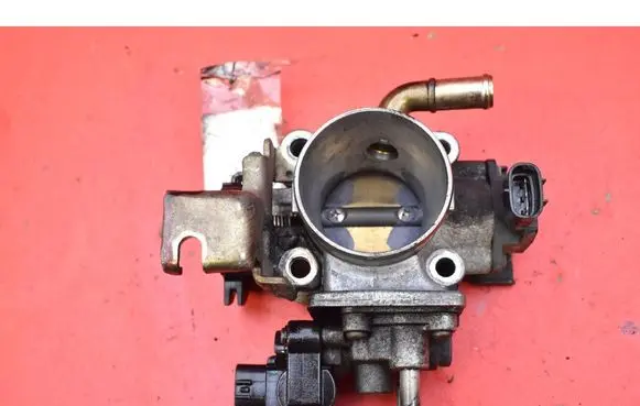Suzuki Swift I Throttle body valve 1813783E11