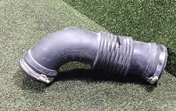 Renault Master III Air intake duct part B00034