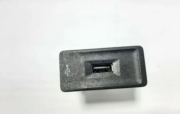 Volkswagen Golf VII AUX in-socket connector 5G0035222K 5Q0035726J