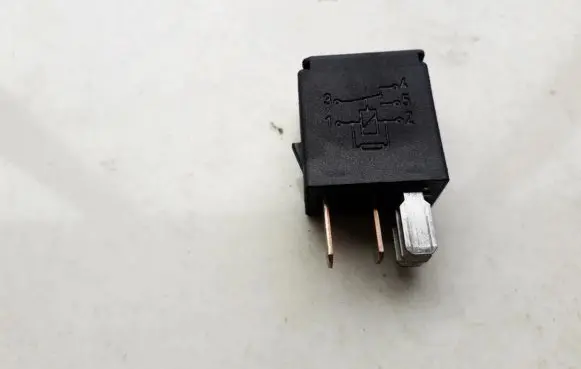 Nissan Almera N16 Other relay 252309F905 4RD007814-04
