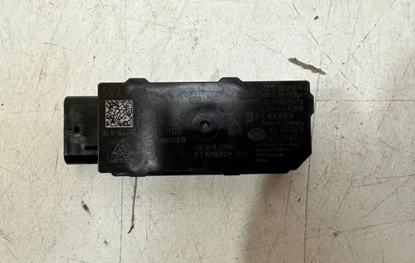 Volkswagen Golf VIII Antenna control unit 5WA962133B