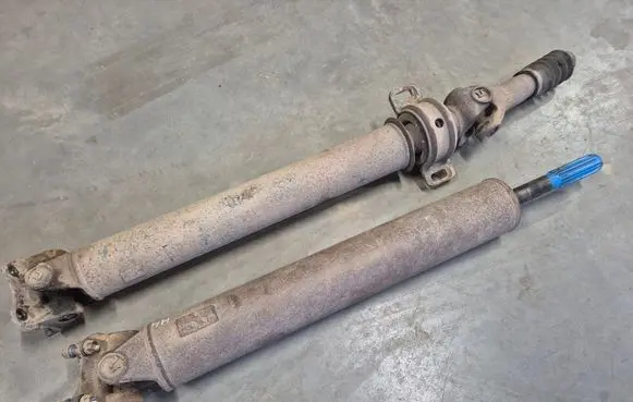 Toyota Hilux (AN10, AN20, AN30) Rear driveshaft/prop shaft 