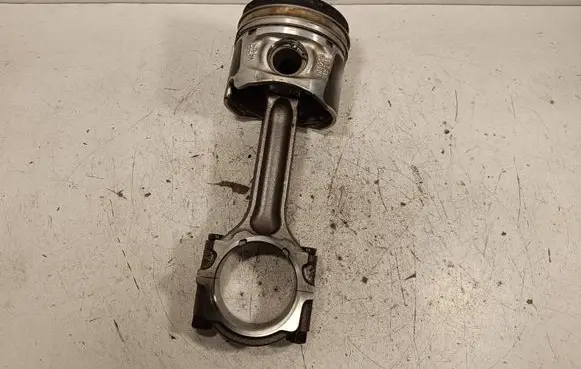 Nissan Navara D40 Piston with connecting rod 