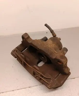 Skoda Superb B6 (3T) Front brake caliper