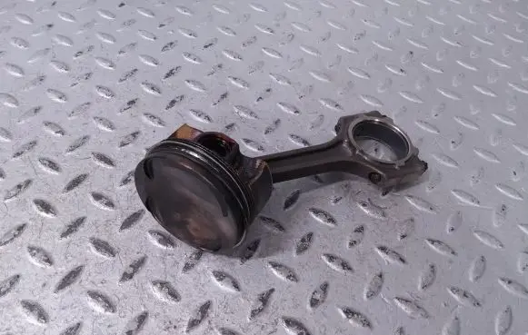 Hyundai Bayon Piston with connecting rod 2351007800 2304107802