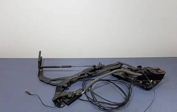 Ford Focus Tailgate/trunk/boot hinge OAS9411156