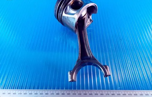 Volkswagen Crafter Piston with connecting rod 038J