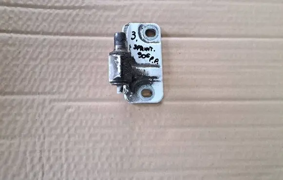 Mercedes-Benz Sprinter W906 Front door lower hinge 