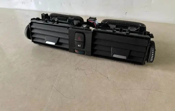 BMW 4 F36 Gran coupe Dash center air vent grill 9347436