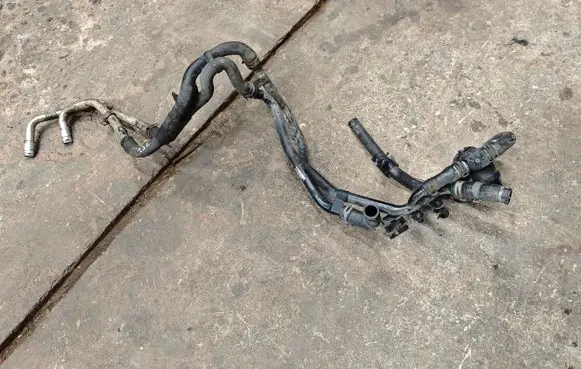 Volkswagen Touareg II Engine coolant pipe/hose 1J0819809