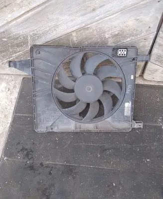Nissan Qashqai Radiator cooling fan shroud