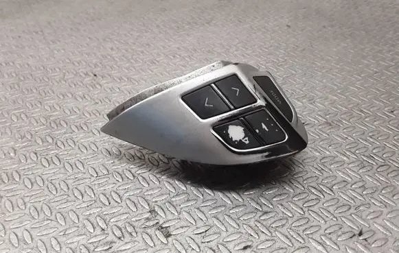 Mitsubishi Lancer VIII Steering wheel buttons/switches 75B471