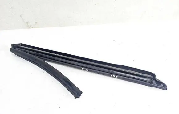 Mercedes-Benz CLK A209 C209 Sunroof sealing rubber E03333