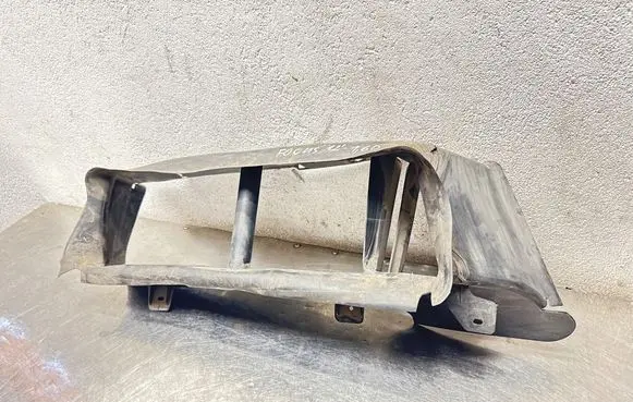 Ford Focus Intercooler air guide/duct channel BM518314C D2L4A