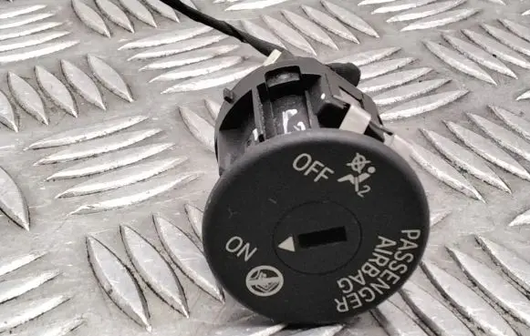Passenger airbag on/off switch