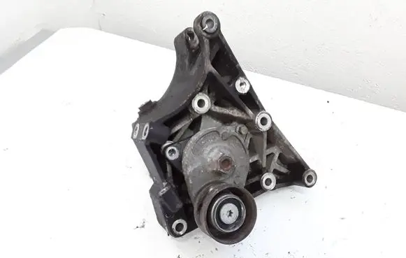 Land Rover Range Rover Sport L320 Generator/alternator bracket YLU500430